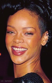 Rihanna Fenty TVahpq