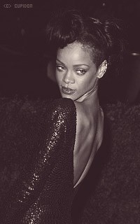 Rihanna Fenty 0dTDED