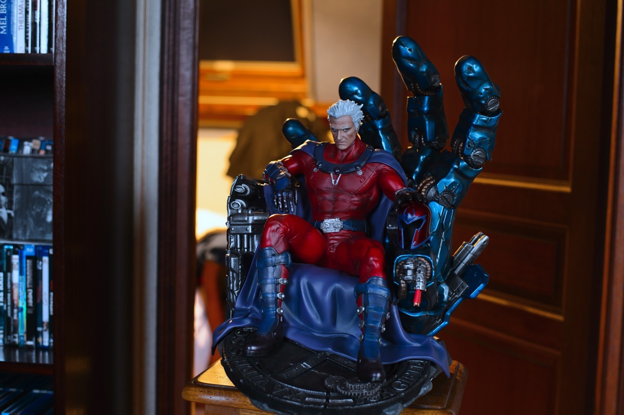 Premium Collectibles : Magneto on Sentinel Throne - Page 16 Zikt5R