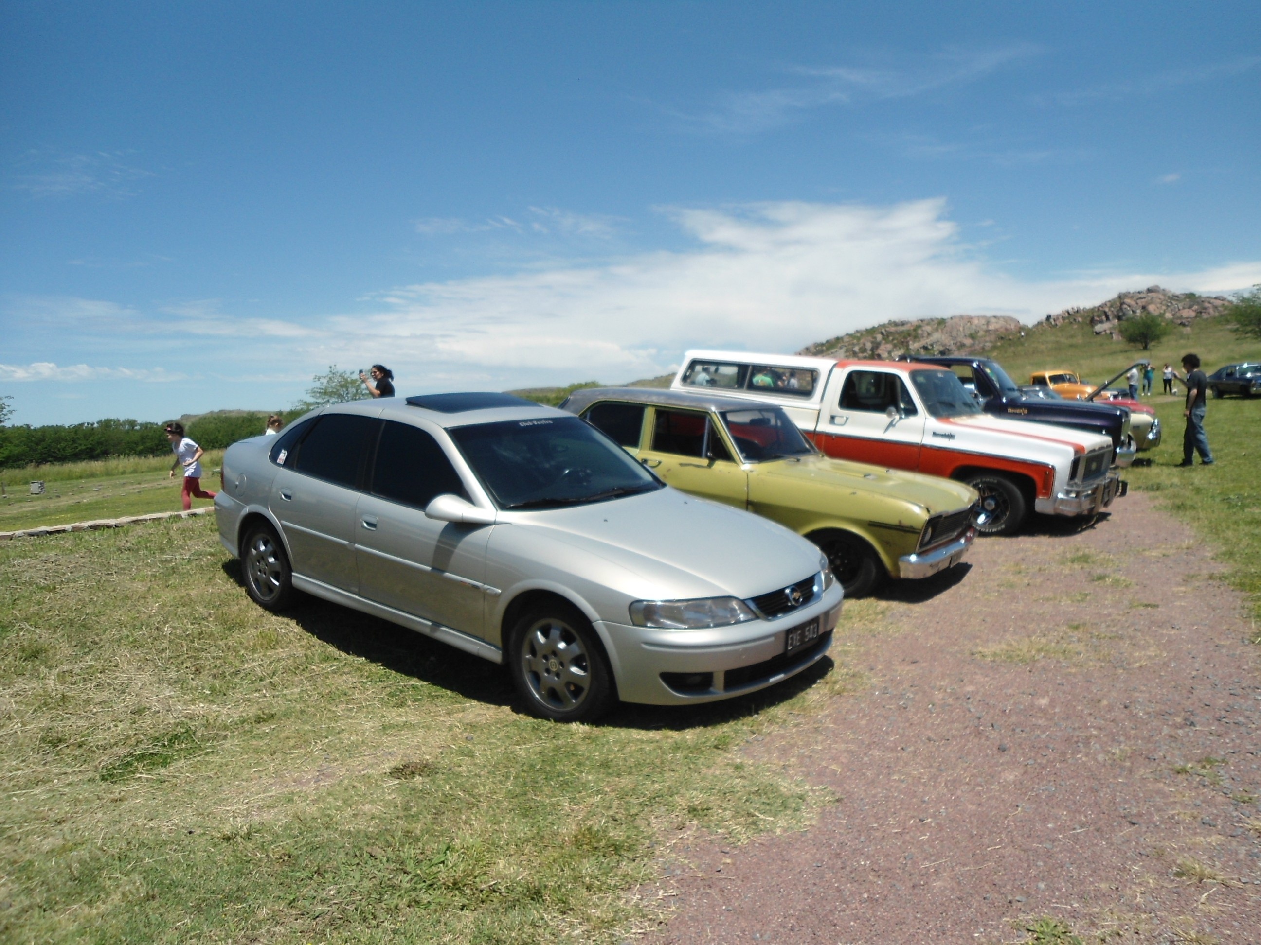 Vectra y Chevys en encuentro en Azul. O3nJ0Z