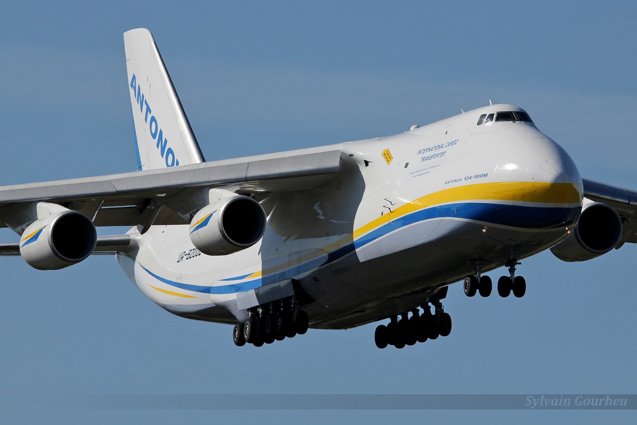 antonov - Antonov An124-100 Antonov Design Bureau UR-82008 + divers Le 26.09.14 - Page 4 RhiR07