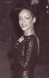 Rihanna Fenty JDyYbD