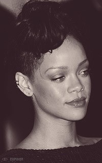 Rihanna Fenty I5oYN4