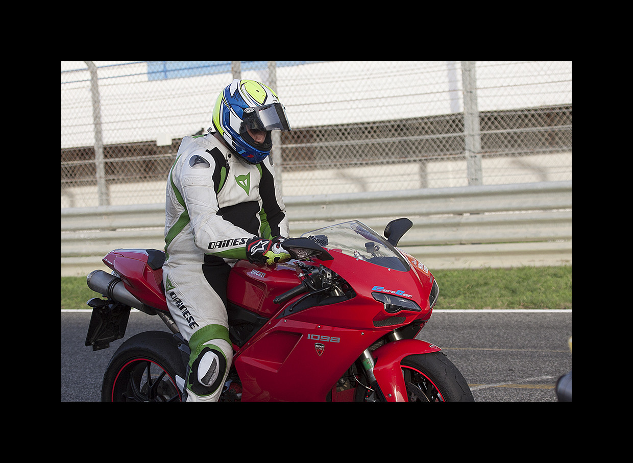 Track Day Motoval 25 e 26 Outubro 2014 Circuito do Estoril  - Pgina 6 LVh1b6