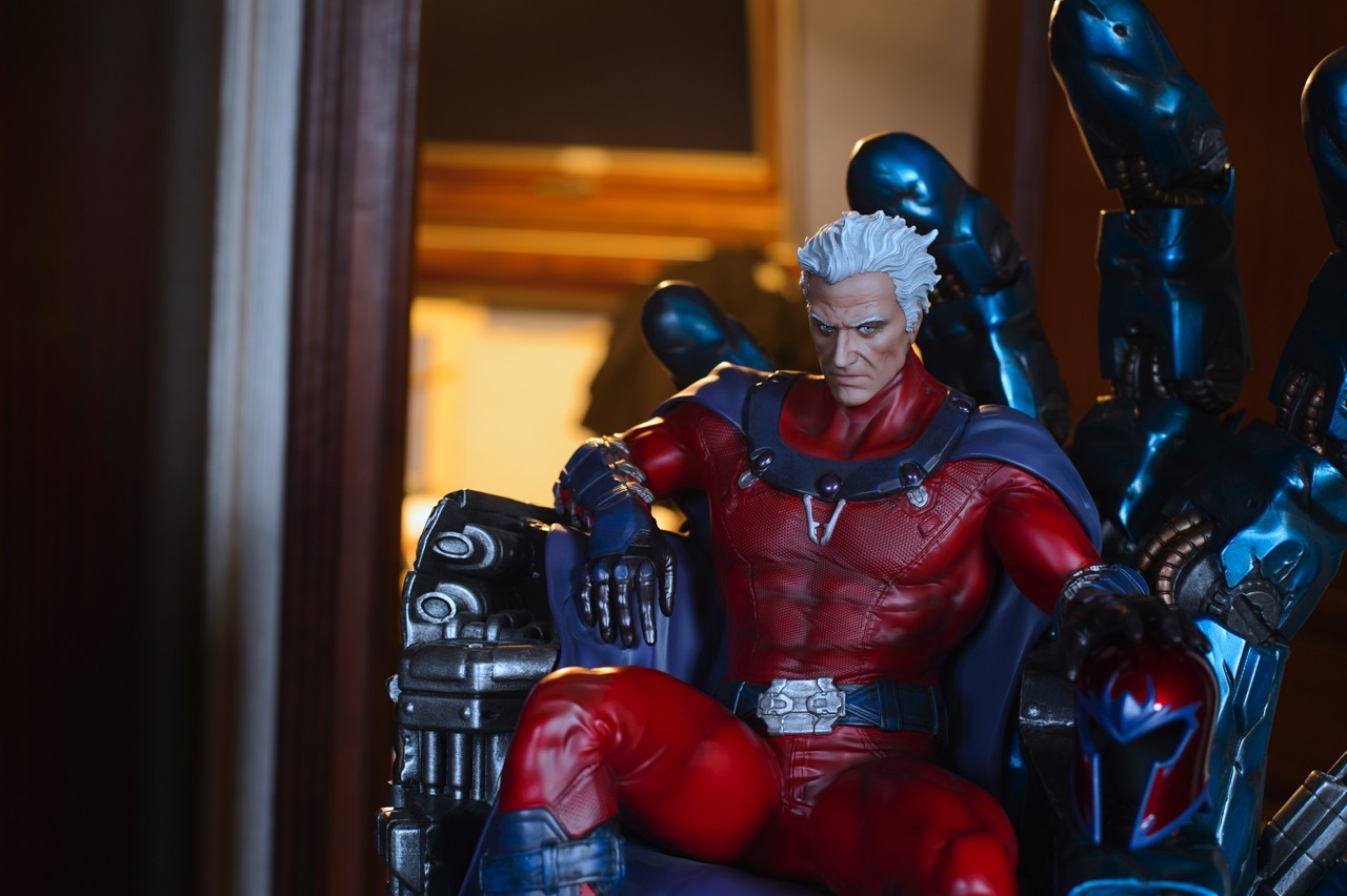 Premium Collectibles : Magneto on Sentinel Throne - Page 16 KuR3VR