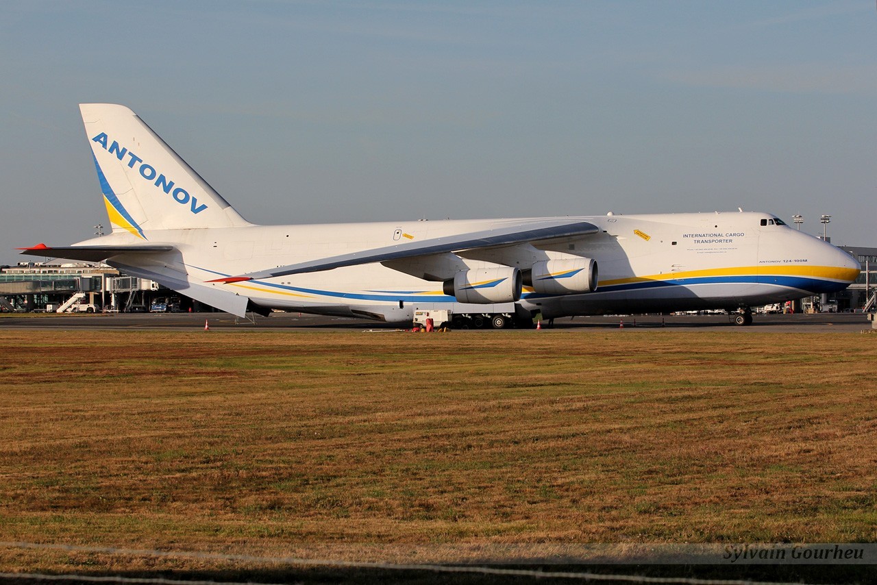 antonov - Antonov An124-100 Antonov Design Bureau UR-82008 + divers Le 26.09.14 - Page 4 2N9xEJ