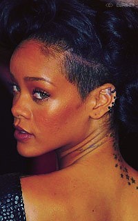 Rihanna Fenty L8YDkm