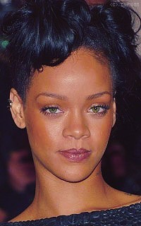 Rihanna Fenty O0jwuA