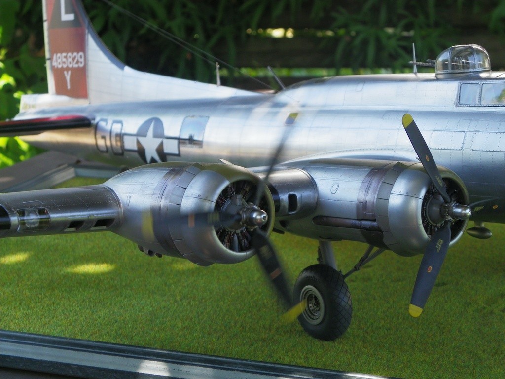 HK MODELS - BOEING B-17G - 1/32 T3JRzy