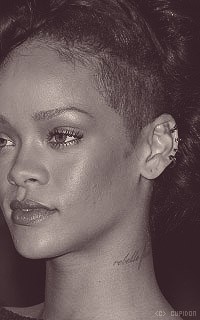 Rihanna Fenty RpS7fE