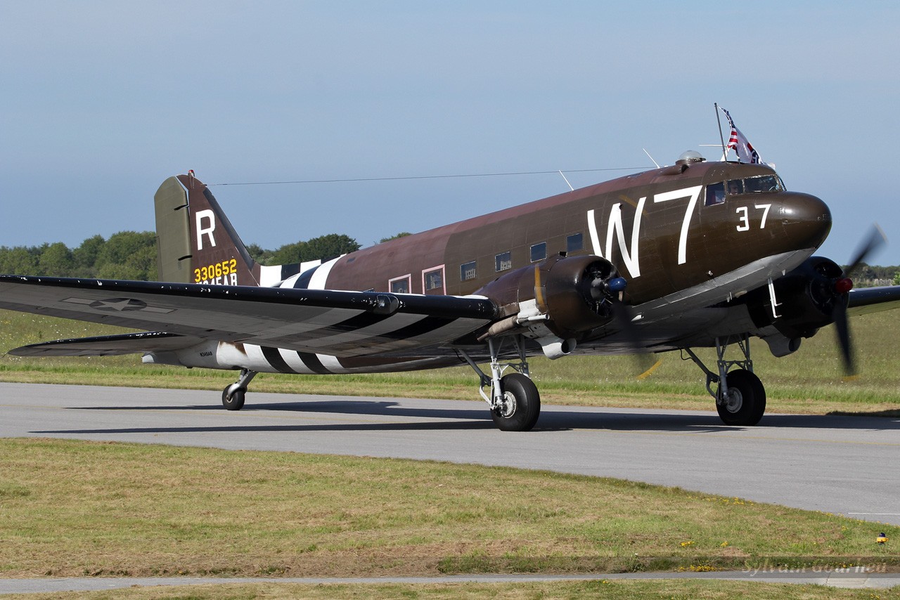 Douglas C-47A N345AB "W 7" à Rennes le 09 juin 2014 - Page 2 284d0