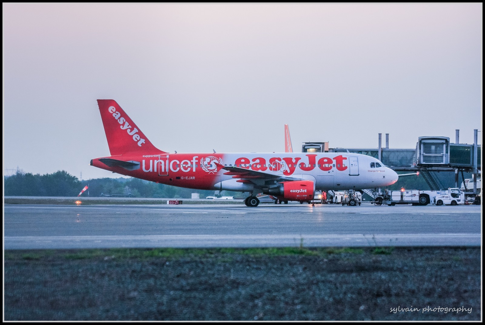 [22/01/2014] Airbus A319 (G-EJAR) EasyJet: Unicef c/s 4mxa