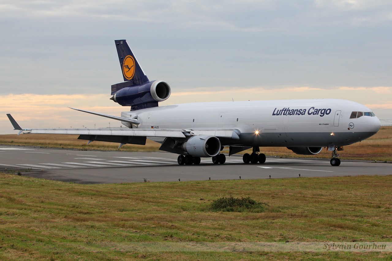 McDonnell Douglas MD-11F Lufthansa Cargo D-ALCE & Divers le 08.07.14 - Page 2 V7ln8