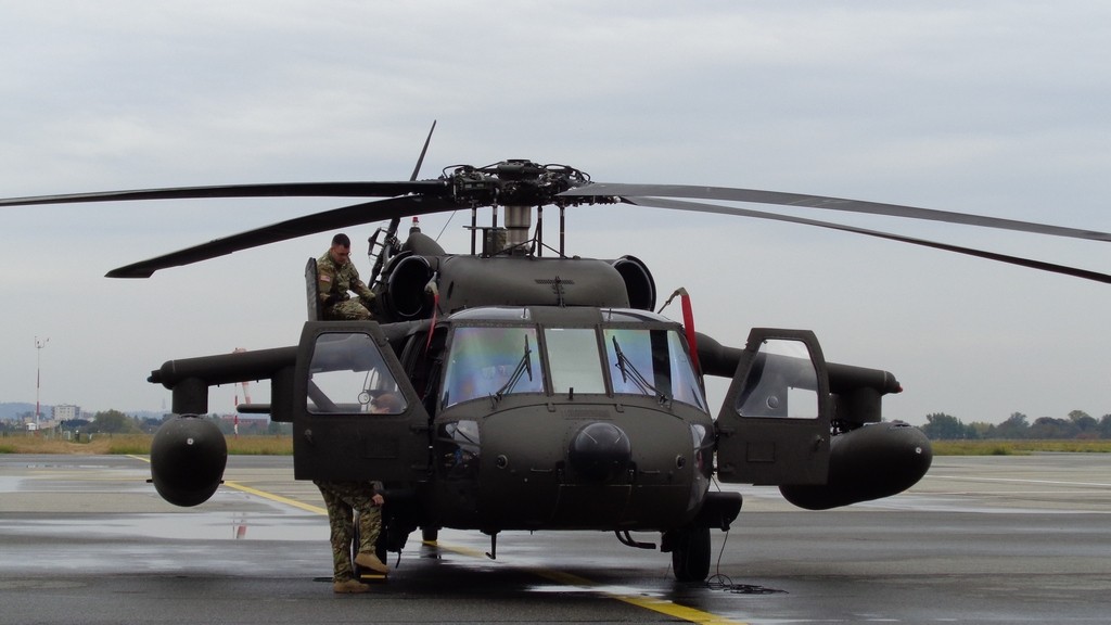 2 Blackhawk US aujourd'hui à Toulouse R1SyAM