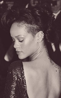 Rihanna Fenty U3bv0G