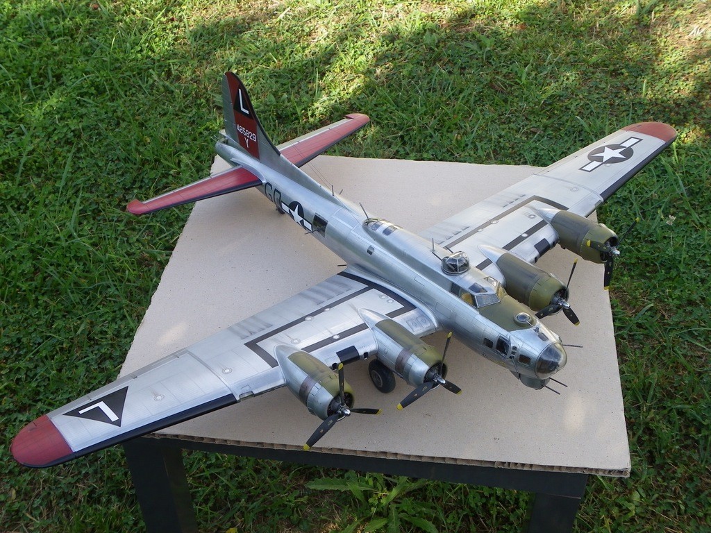 HK MODELS - BOEING B-17G - 1/32 0fIozy