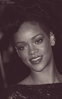 Rihanna Fenty ZrnF5n