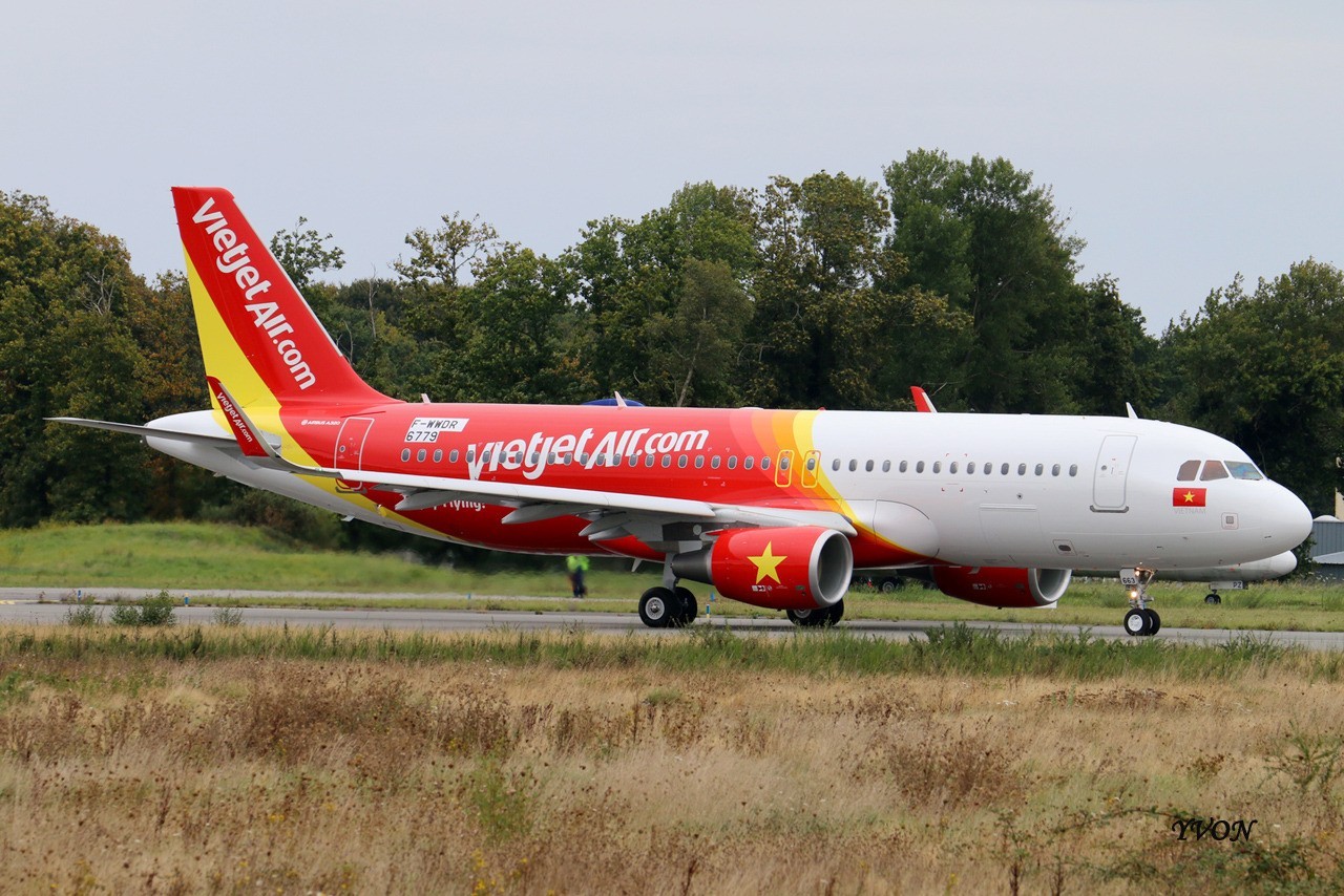 [Infos & Photos] Les Airbus en peinture !!  - Page 10 WTyQZ4