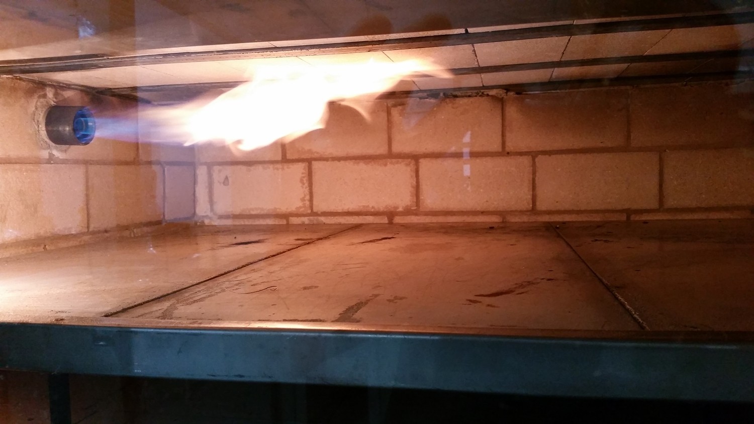 Mais um Forno Las Lenhas do Cheff Hassin construído em Salvador e pizzas sensacionais feitos neste forno! C75hQv