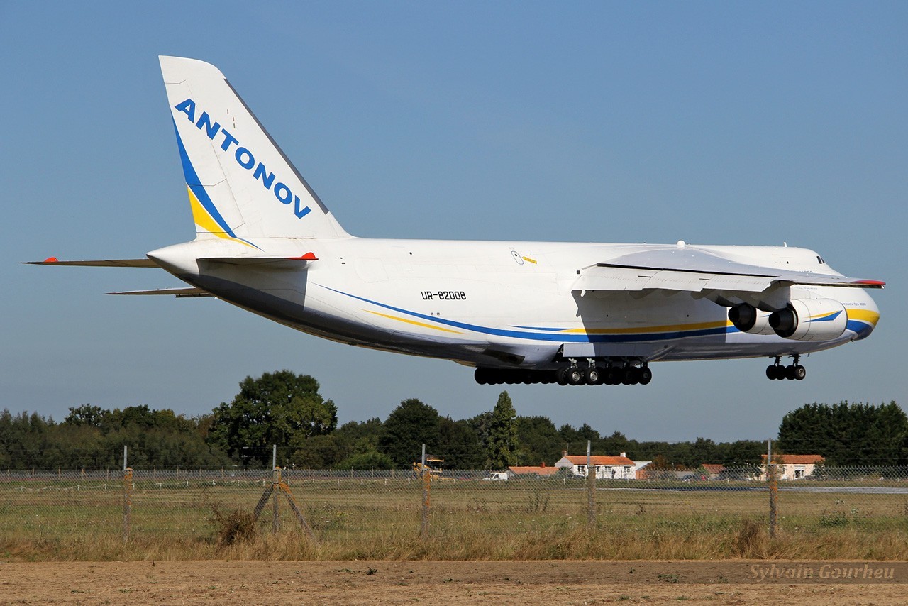 antonov - Antonov An124-100 Antonov Design Bureau UR-82008 + divers Le 26.09.14 - Page 4 DeAman