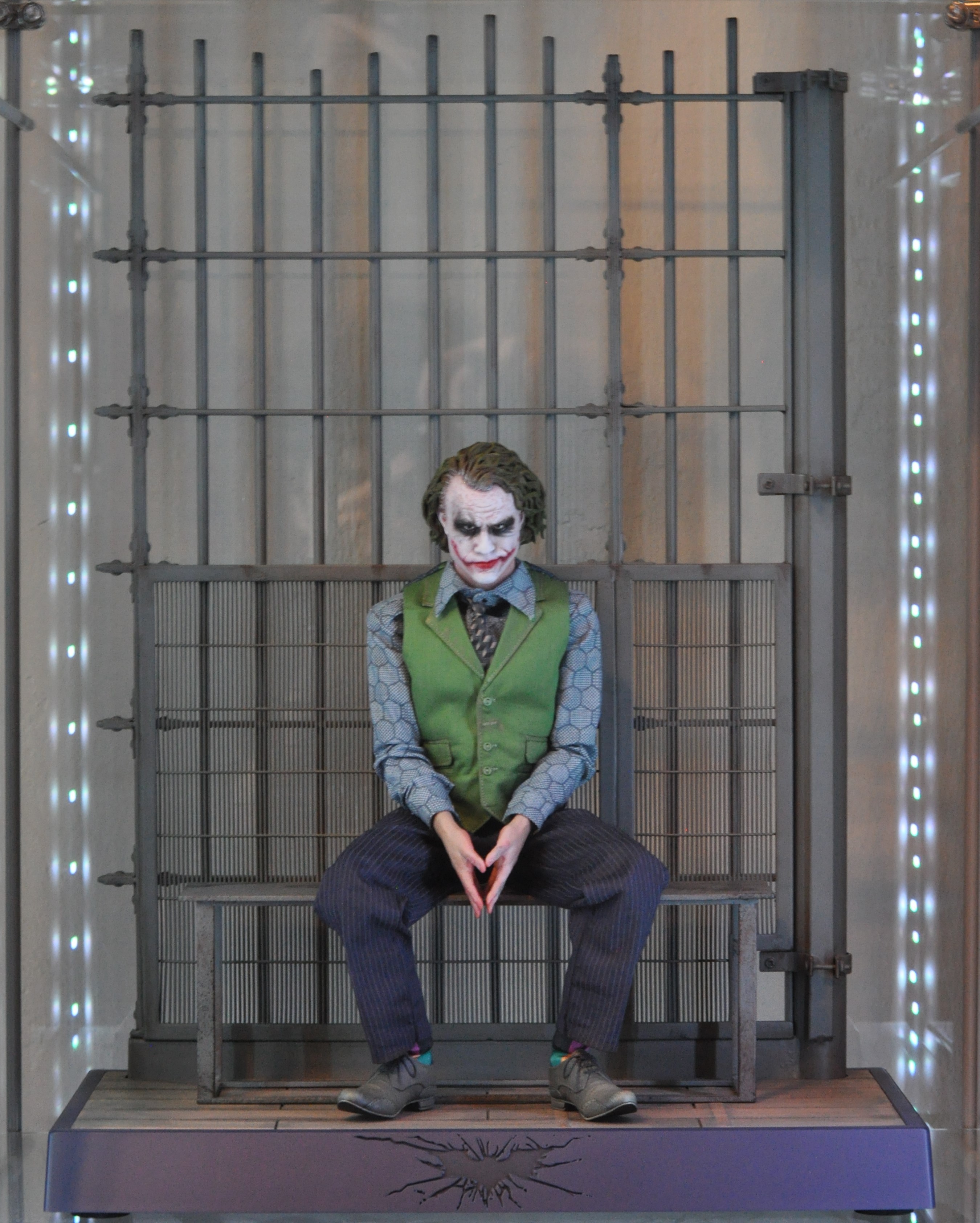 The Dark Knight : Joker (Heath Ledger)  - Page 3 3e0LVq