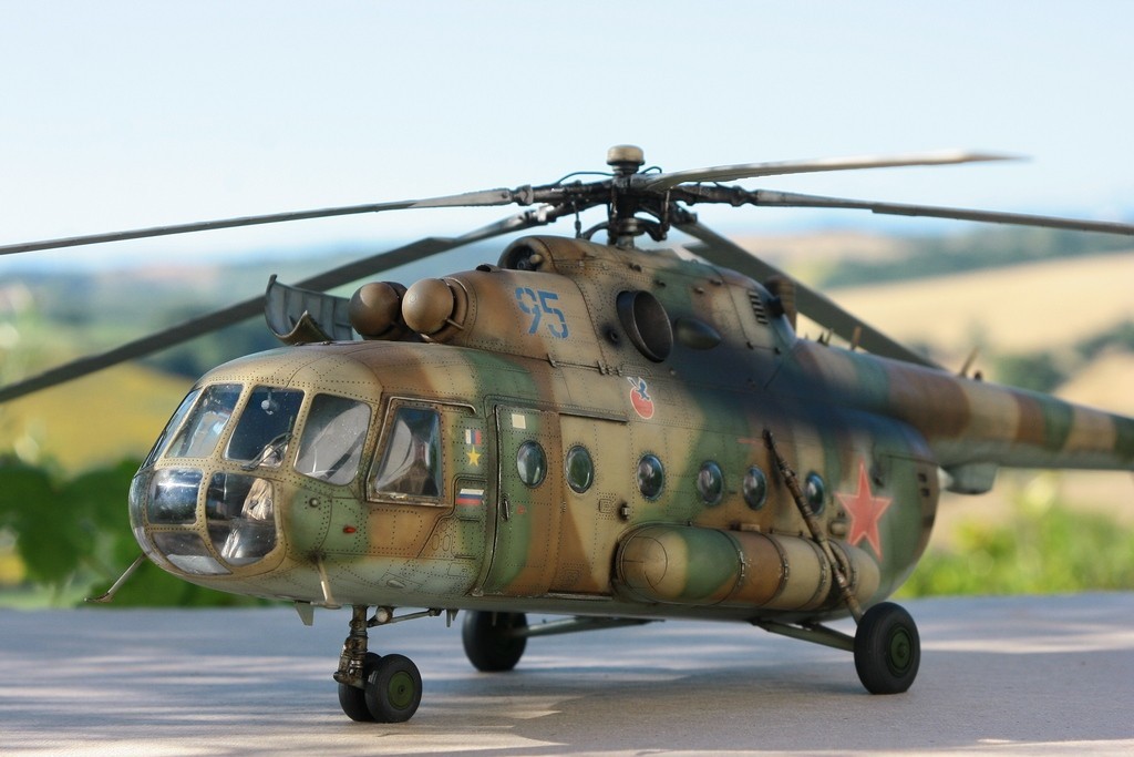 Hélico russe  MIL MI-8 - 1/35 - Trumpeter ARhNXz