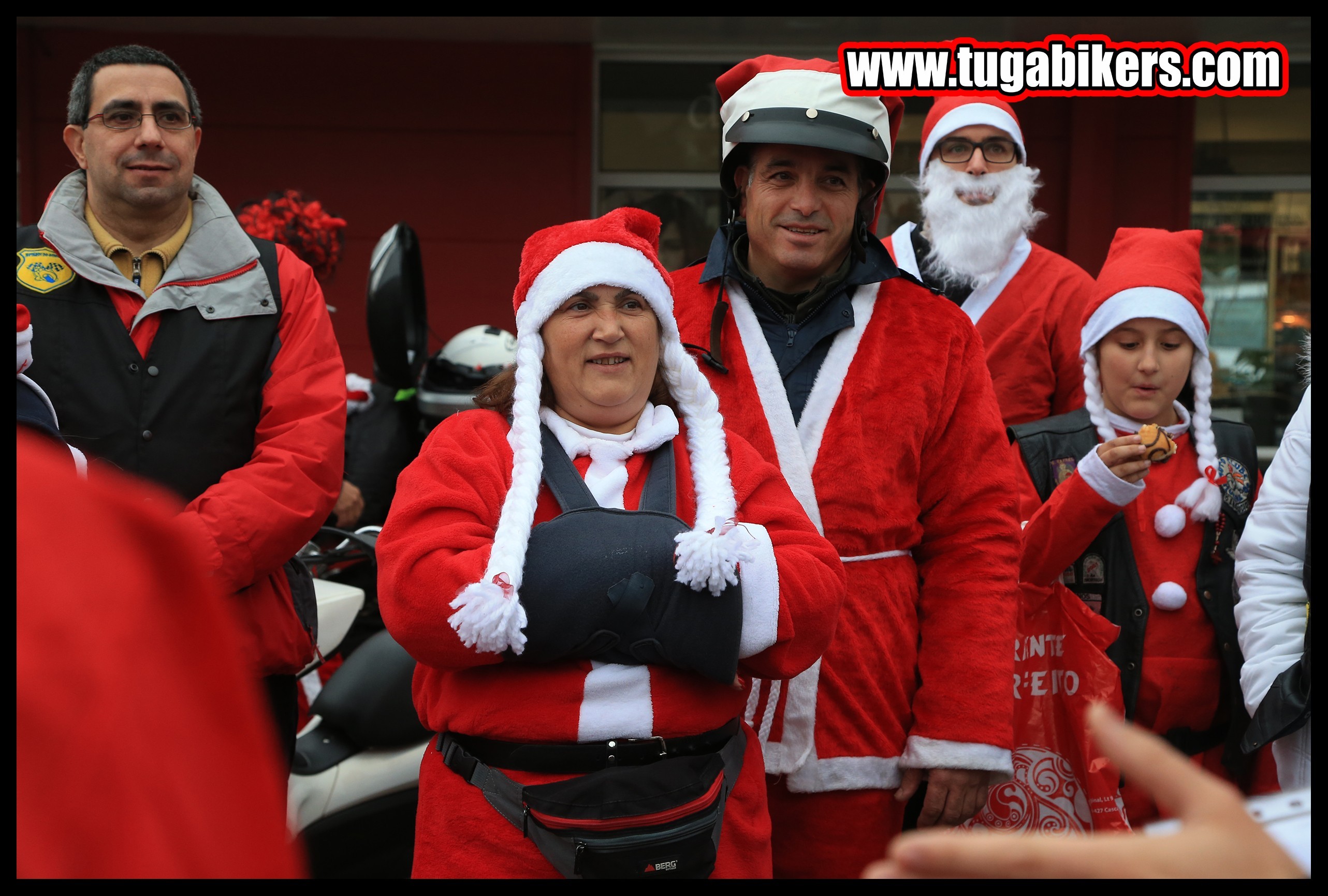 Entrega de Prendas de Natal Motards do Ocidente 2016 J7KNbV