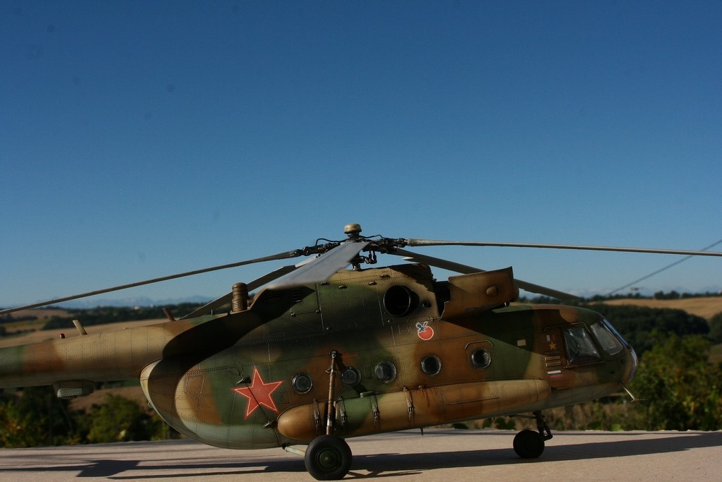 Hélico russe  MIL MI-8 - 1/35 - Trumpeter NBfSxZ