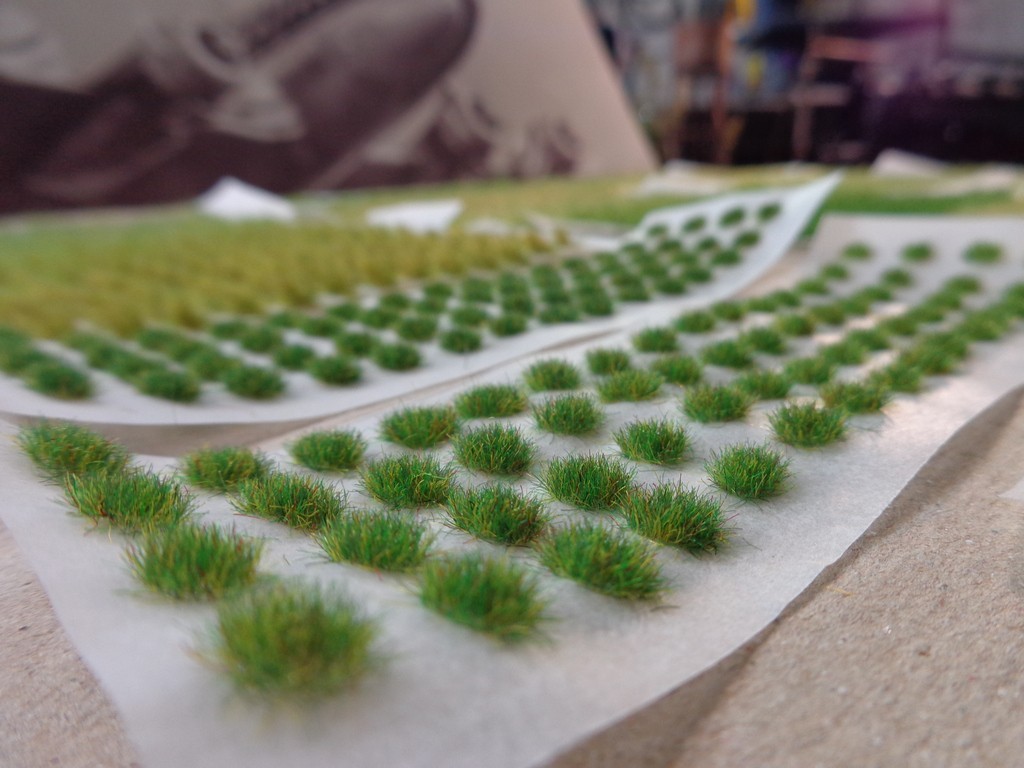 Qui serait intéressé pour acheter des planches de touffes d'herbe pour scénette et diorama? 2UaQgi