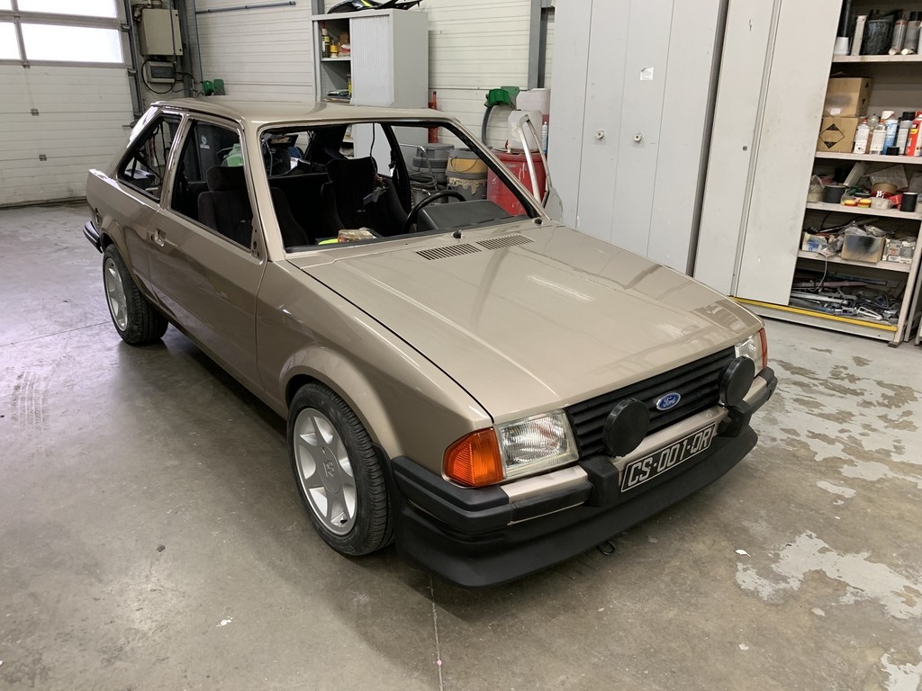 Reconversion de mon Escort MK3 Ghia en Escort RS 1600i - Page 14 4ZJX4p