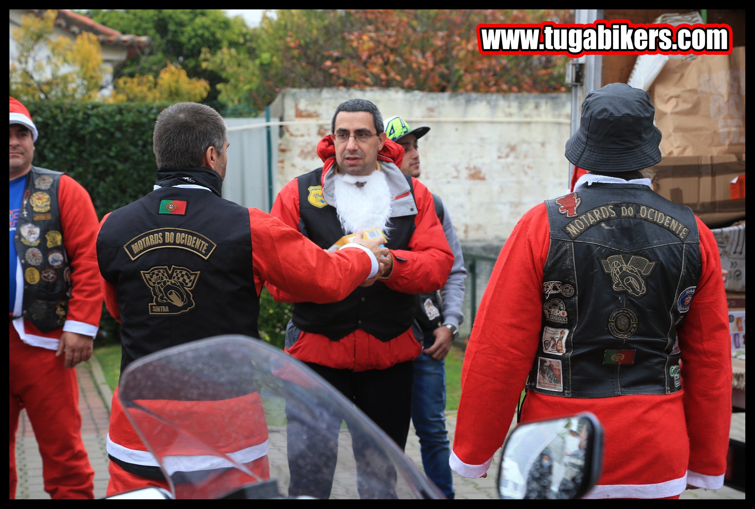 Entrega de Prendas de Natal Motards do Ocidente 2016 DDCgX0