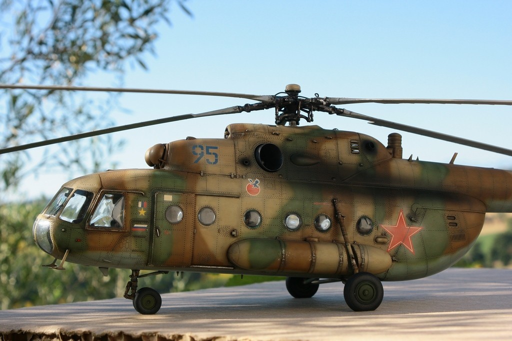 Hélico russe  MIL MI-8 - 1/35 - Trumpeter K1XLqt