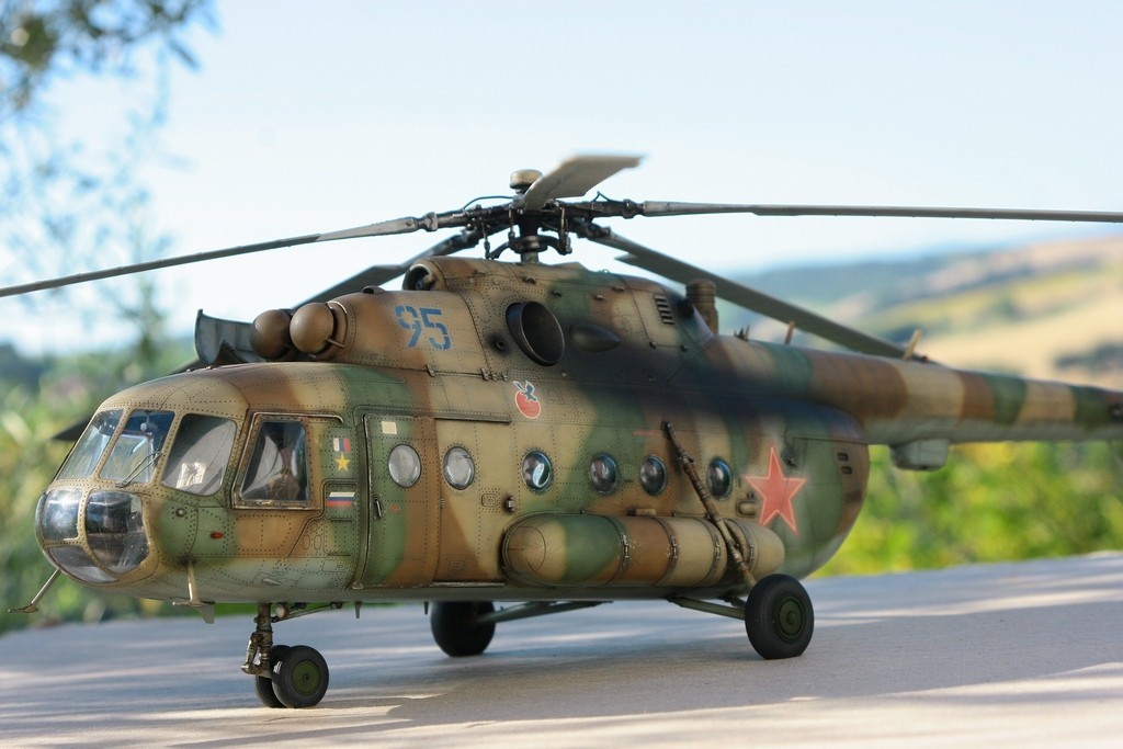 Hélico russe  MIL MI-8 - 1/35 - Trumpeter LO1T2u