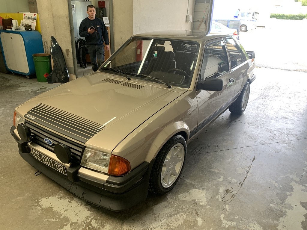 Reconversion de mon Escort MK3 Ghia en Escort RS 1600i - Page 14 Z4NaBb