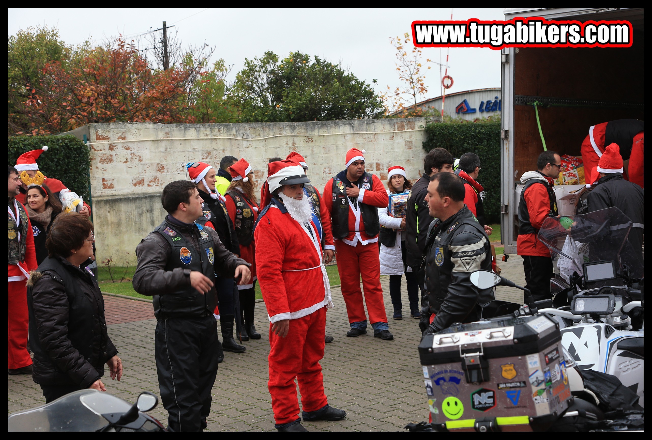 Entrega de Prendas de Natal Motards do Ocidente 2016 NFDnK5