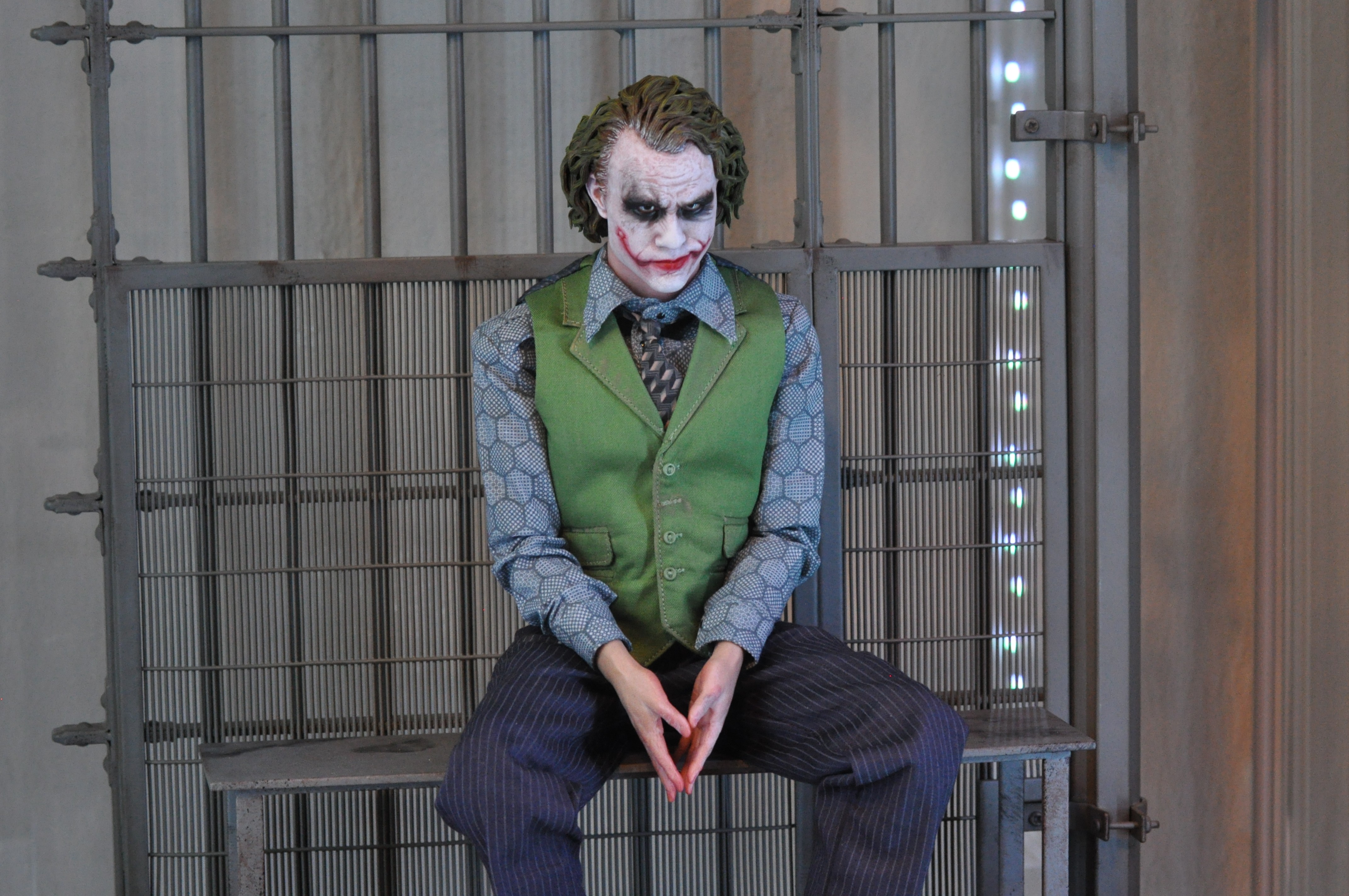 The Dark Knight : Joker (Heath Ledger)  - Page 3 XCP6BM