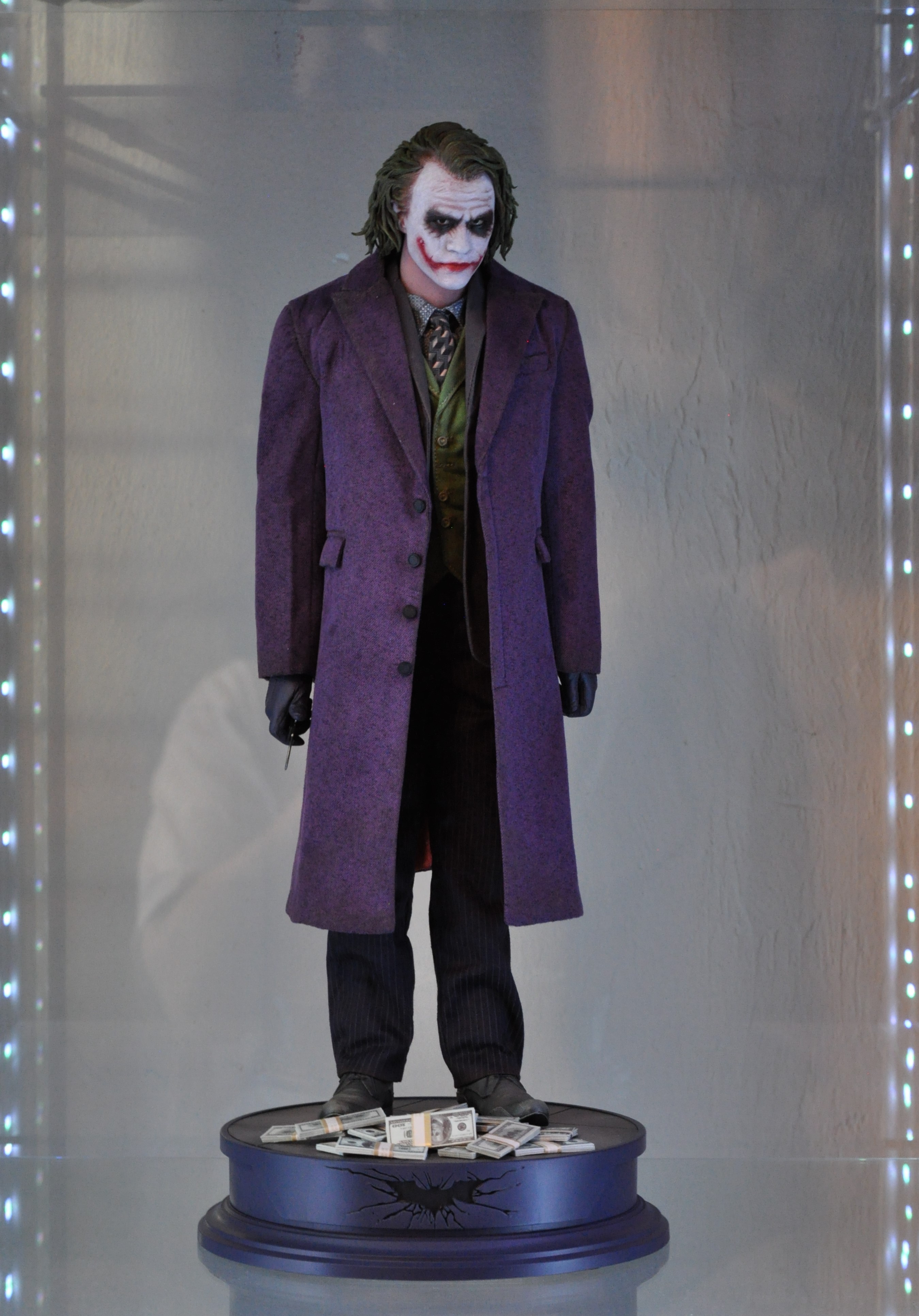 The Dark Knight : Joker (Heath Ledger)  - Page 3 BNsFYk