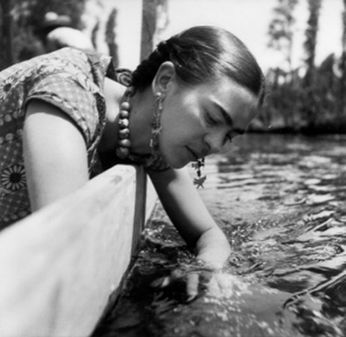  Fransisko Hagenbek - Page 2 1350062041-1936---frida-a-xochimilco-1