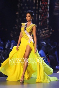 Miss Vietnam Universe 3131-83