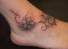 tatouage floral pied