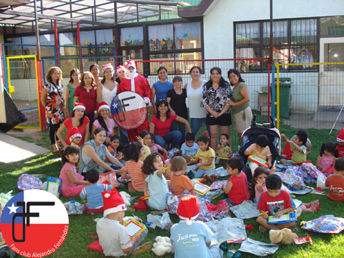 FANS OFICIAL Y EL VIEJITO PASCUERO DE VISITA EN FUNDACIÓN REGAZO.