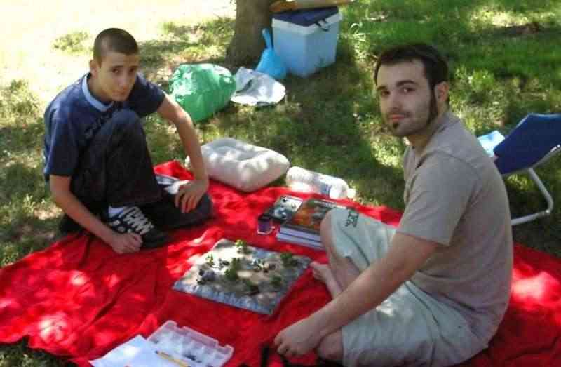 Jouer dans l'herbe