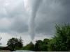 Une tornade classée F2 qui a frappé St Germain de Marencennes en 2005 - cliché par Gérard Coudreau, témoin du phénomène, à environ 1,5 km de distance.