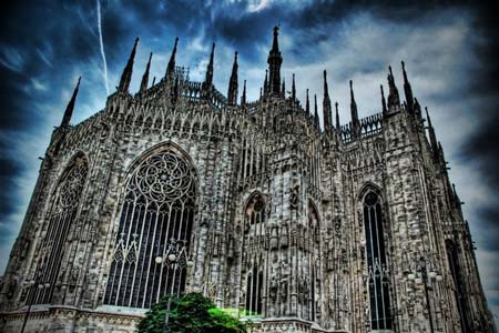 Duomo - thánh đường Milan (Italy) với kiến trúc hùng vĩ
