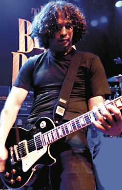 Ray Toro y su guitarra