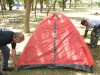 Charly y El Buda, armando la carpa del gordo...