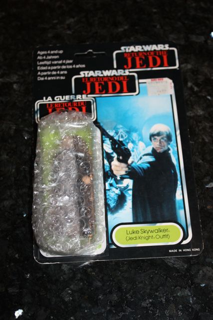 Picture Guide 1 - How to Pack a Vintage Star Wars MOC safely and protect the bubble using the starcase method (Pic Heavy) Img_1914