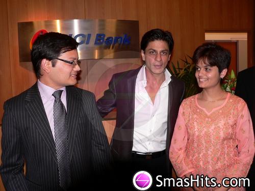 SHAHRUKH A ANTWERPEN POUR ICICI - 004