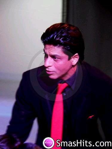 SHAHRUKH A ANTWERPEN POUR ICICI - 002