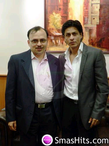 SHAHRUKH A ANTWERPEN POUR ICICI - 001